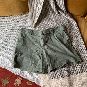 Columbia omni shade shorts